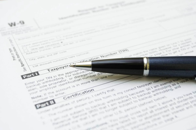 What Year-End Moves Can Protect Kern County Owners From Form W9 Mistakes?